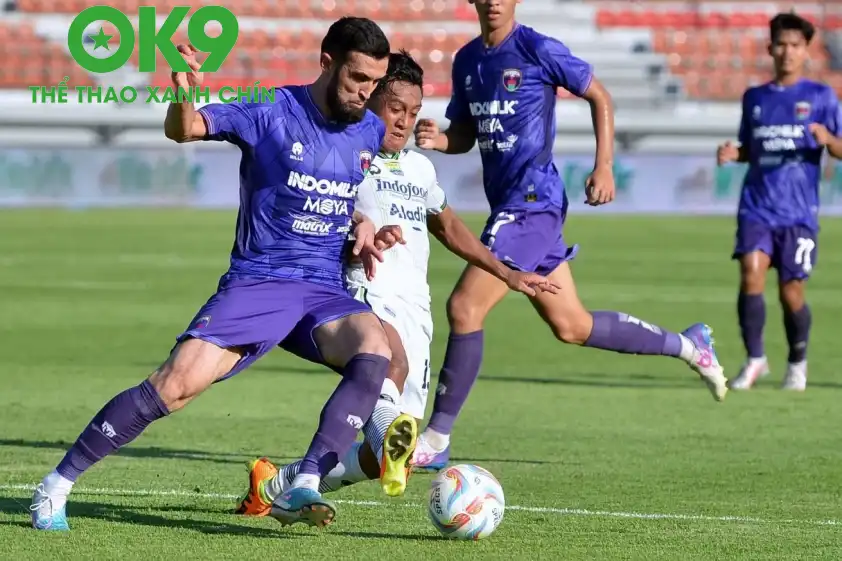 Persib Bandung đang thống trị bóng đá Indonesia. Persib Bandung đang thống trị bóng đá Indonesia.